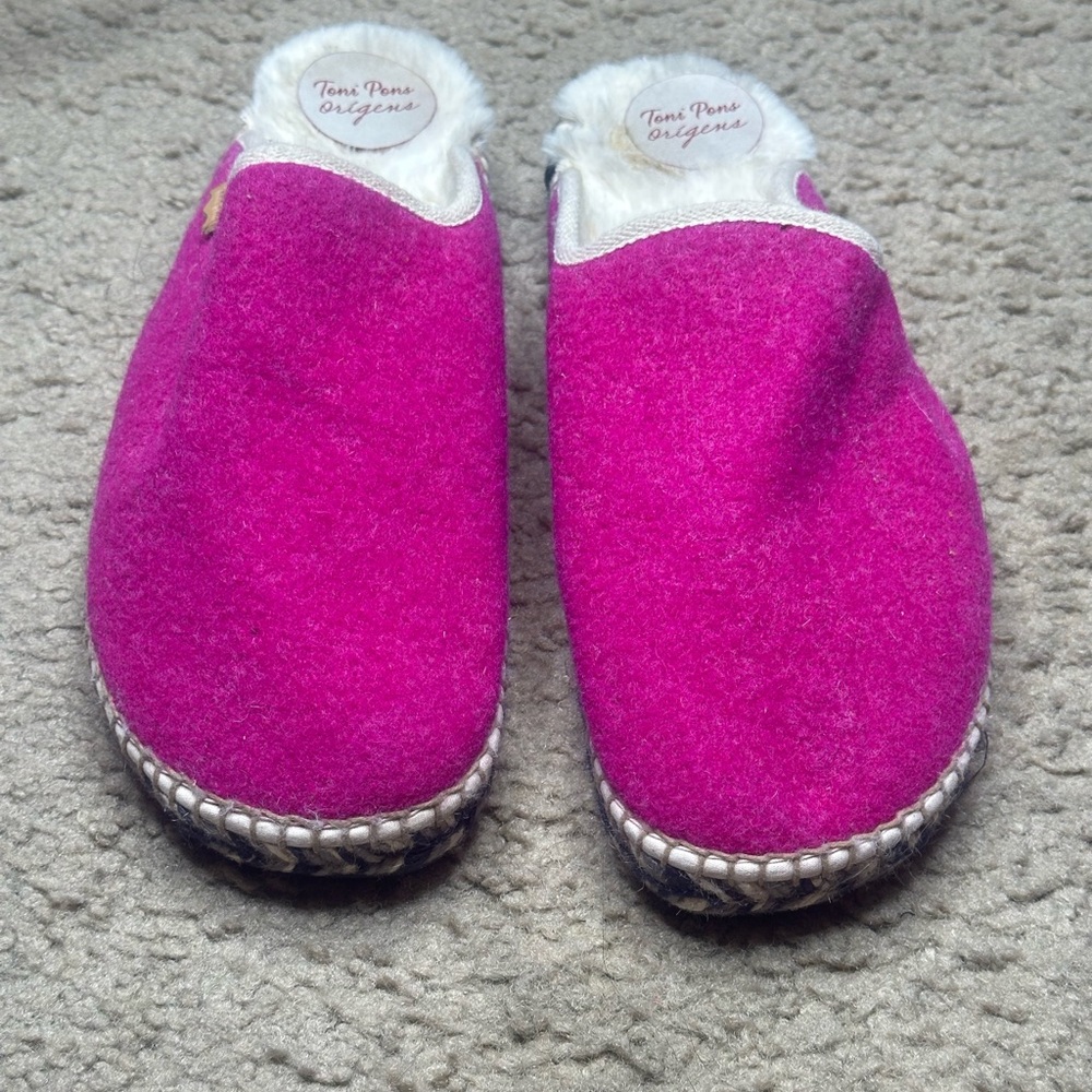 TONI PONS Incredibly Comfortable Fleece Lined HOT PINK WOOL SLIP ON SLIPPERS 38
